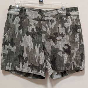 Columbia Omni Shield Camo Shorts Women's Size 8